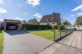 Garage mit Zufahrt - 