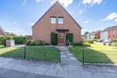 Blick zum Hauseingang - 