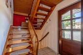 Eingangsbereich, Treppe zum Dachgeschoss - 