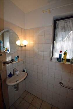 Gäste-WC - Doppelhaushälfte mit 96,50 m&sup2; in Grefrath zum Kaufen