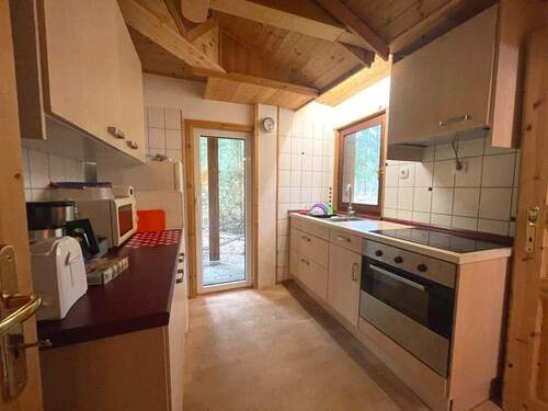 Küche/Einbauküche mit Ausgang zur Terrasse - 