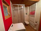 Bad mit Dusche und WC - 