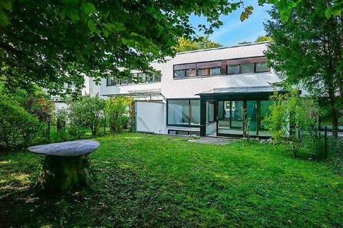 Ansicht Garten - Familientraum im Bauhausstil - kernsaniert in ausgezeichneter und ruhiger Wohnlage