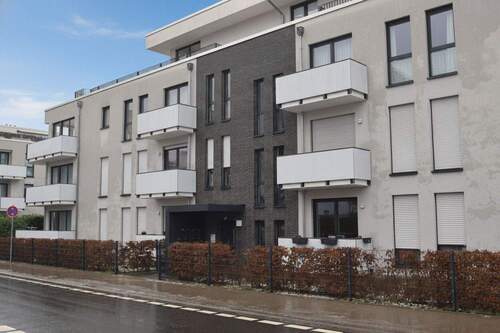 Hausansicht - Helle moderne Erdgeschosswohnung mit eigenem Garten