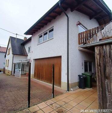 Große Küche - 5 Zimmer Doppelhaushälfte in Sulzfeld