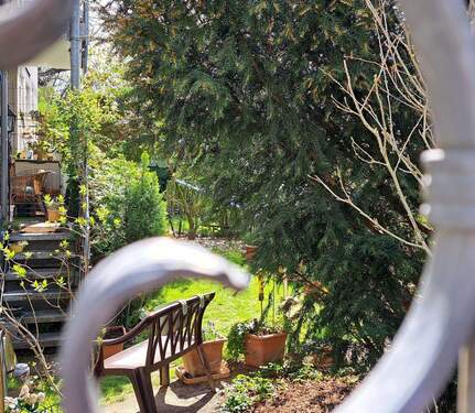 Blick durch den Gartenzaun - 