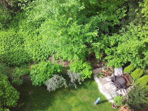 Blick von oben in den Gartenanteil - Traumhafte Lage in Gohlis-Süd! Aktuell nichts Vergleichbares am Markt! 2 Zi.- FB-Heizung - Bad mit Fenster - Terrasse u. kleiner Garten