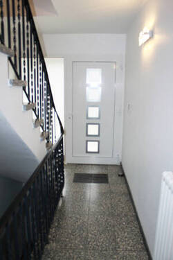 Eingang - 5 Zimmer Einfamilienhaus zur Miete in Krefeld