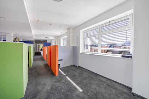 viel Helligkeit durch große Fenster - 