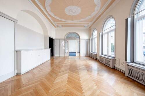 Großraum - Repräsentative Gewerbeflächen in zentraler, bahnhofsnaher Lage