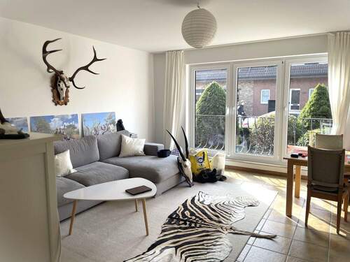 Heller Wohnraum ... - ZUM WOHLFÜHLEN: Helle 2-Zimmer-Wohnung mit Gartenbenutzung in Bornheim-Uedorf