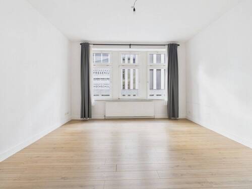 heller Wohnbereich - 3 Zimmer Etagenwohnung zum Kaufen in Wiesbaden