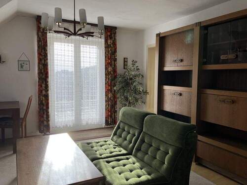 DG: Wohnzimmer - Blick Richtung Terrasse - 