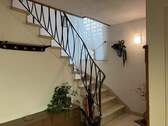 EG: Diele - Blick Richtung Treppe - 