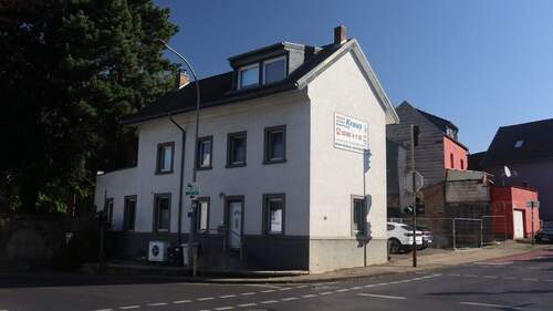 Hausansicht - Wohnimmobilie mit individueller Erweiterungsmöglichkeit