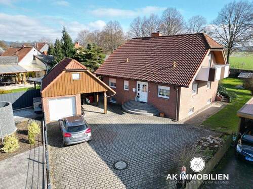 Einfahrt - Massives Einfamilienhaus in Fuhlen - Hessisch Oldendorf