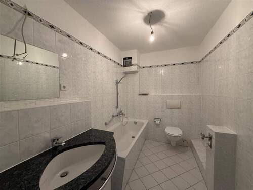 1023-30 Bad - Etagenwohnung mit 66,80 m&sup2; in Bernau bei Berlin zur Miete