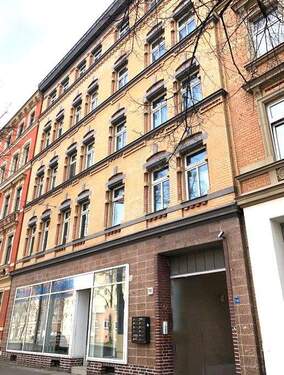 Hausansicht Straße.JPG - 3 Zimmer Etagenwohnung zur Miete in Halle (Saale)