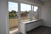 Wohnzimmer / Terrasse - Große helle 2 Zimmer Wohnung, 84 m², mit Fahrstuhl und neuem Bad