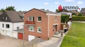 Straßenseite - Teilvermietetes Zweifamilienhaus in guter Wohnlage