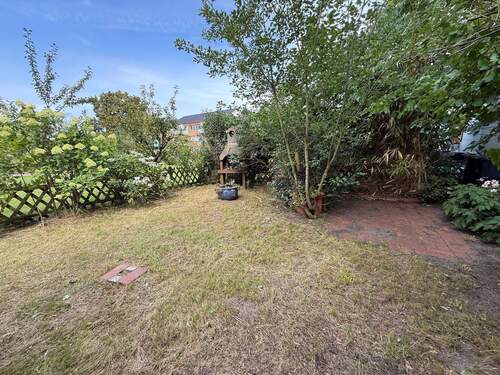 Garten mit Terrassenbereich - 