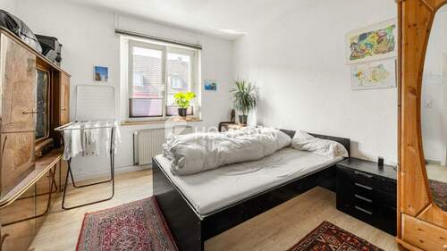 1. OG Schlafzimmer 1 - 