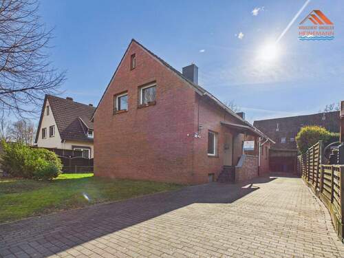 Außenansicht - Großzügiges Einfamilienhaus mit 7 Zimmern und flexiblen Nutzungsmöglichkeiten in Bad Bederkesa