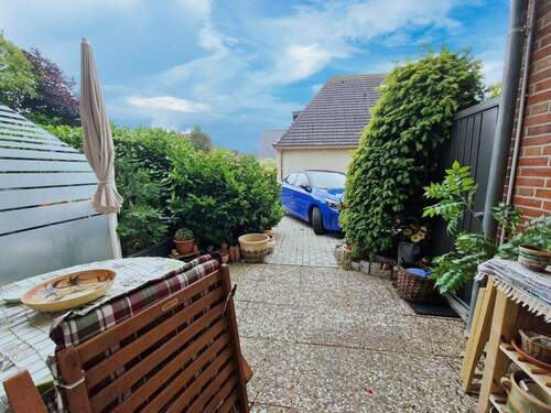 Terrasse + Pkw-Stellplatz - 