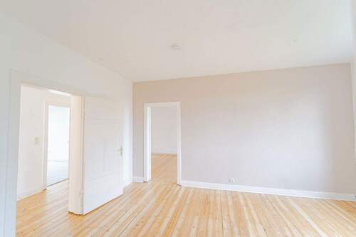 Wohnungsansicht - 2 - Mehrfamilienhaus, Wohnhaus in Lübeck zum Kaufen