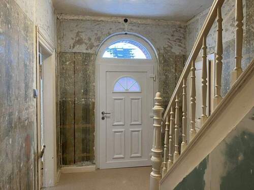 EG: Flur Richtung Haustür - 