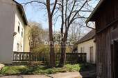 zwischen den Gebäuden - :***Perfektes Renovierungsobjekt - Mehrfamilienhaus mit drei großen Wohnungen, Garagen etc. Oder: Naturnaher Traum für die große Familie in bester Ve