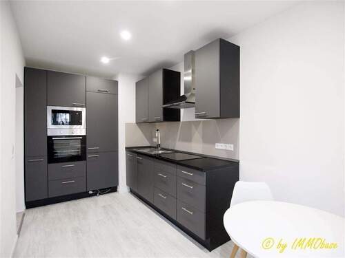 Küche mit hochwertiger Einbauküche - 