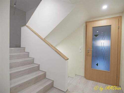 Hauseingang - 5 Zimmer Mehrfamilienhaus, Wohnhaus in Striegistal