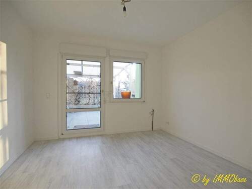 Zimmer im Erdgeschoss mit Zugang zur Terrasse - 
