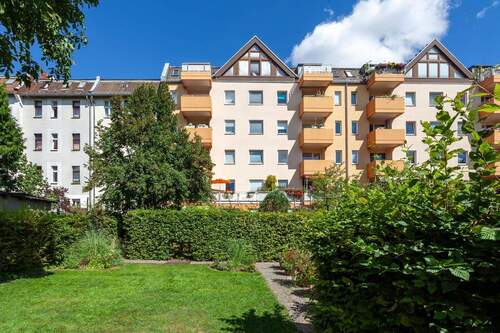 Hausansicht - Helle bezugsfreie Dreizimmerwohnung in Berlin-Tegel mit Balkon und Aufzug