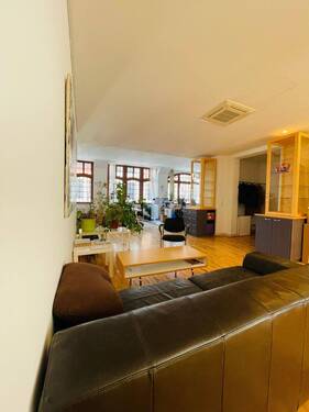 Eingang - Helles Gemeinschaftsbüro im Waldstraßenviertel: 6 Plätze, zentral & flexibel