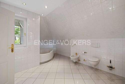 Vollbad im Obergeschoss - 