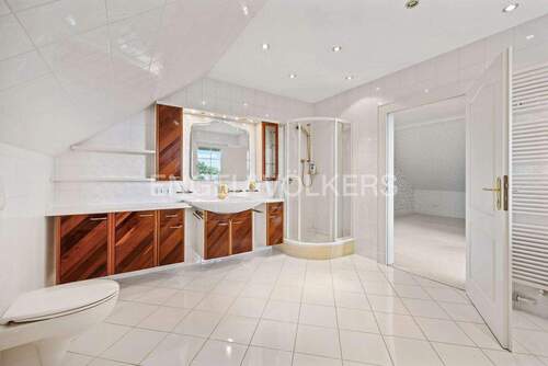 Vollbad im Obergeschoss - 