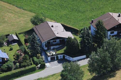 Luftbild - Mehrgenerationenhaus in sonniger Lage