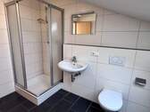 Badezimmer im Dachgeschoss - 