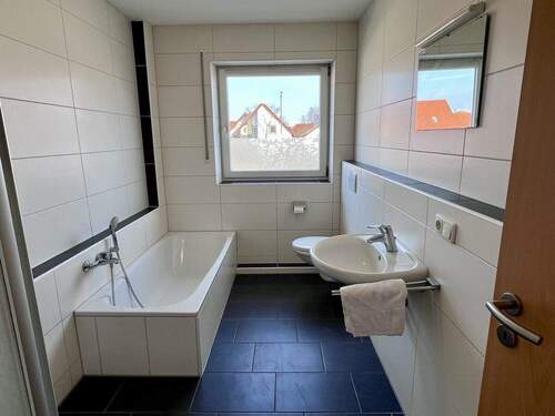 Badezimmer im Obergeschoss - 
