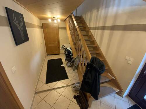 Eingangsbereich - 8 Zimmer Einfamilienhaus in Am Ohmberg