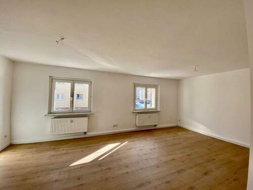 Wohnzimmer - 3 Zimmer Etagenwohnung zur Miete in Zwenkau