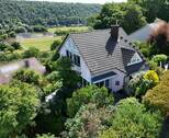 Hausansicht - Einfamilienhaus mit Einliegerwohnung, schönem Garten und Mainblick...