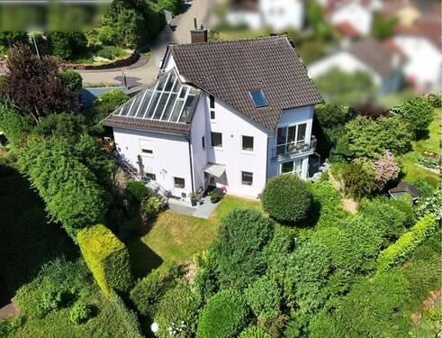 Haus und Gartenansicht - 6 Zimmer Einfamilienhaus zum Kaufen in Wertheim / Hofgarten