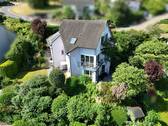 Haus und Gartenansicht - 6 Zimmer Einfamilienhaus in Wertheim / Hofgarten