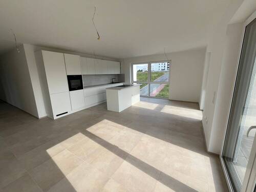 Wohn-und Essbereich mit Küche - 4 Zimmer Etagenwohnung zur Miete in Bad Wimpfen