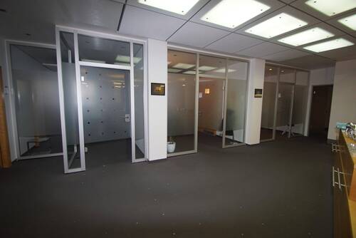 moderne Unterteilung weiterer Einzelbüros - 