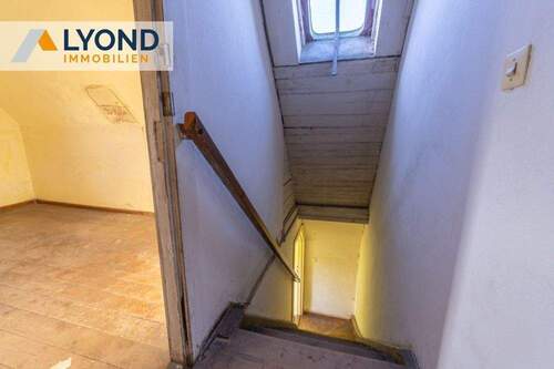 Treppe DG - 4 Zimmer Doppelhaushälfte in Jena