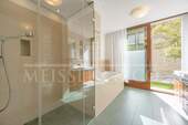 Vollbad mit separater Dusche - 